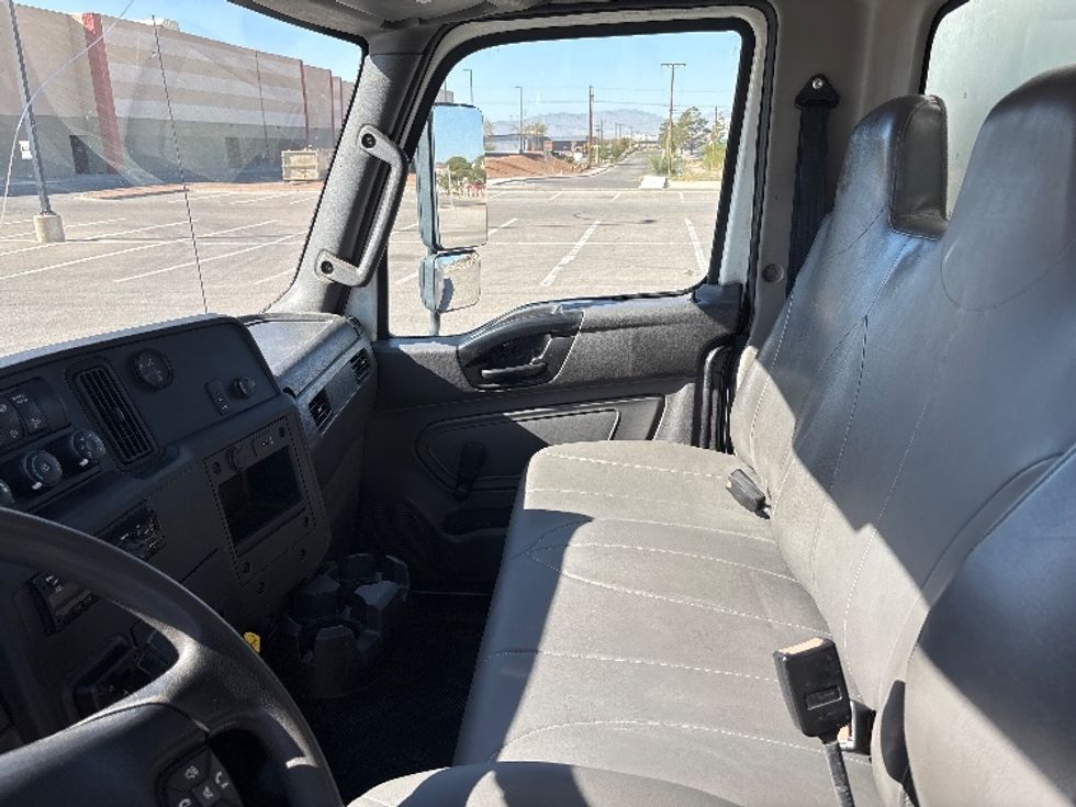 Medium Duty Box Truck-Light and Medium Duty Trucks-International-2020-MV607-El Paso-TX-128,027\n\t\tmiles-$ 56,000 - Image 19