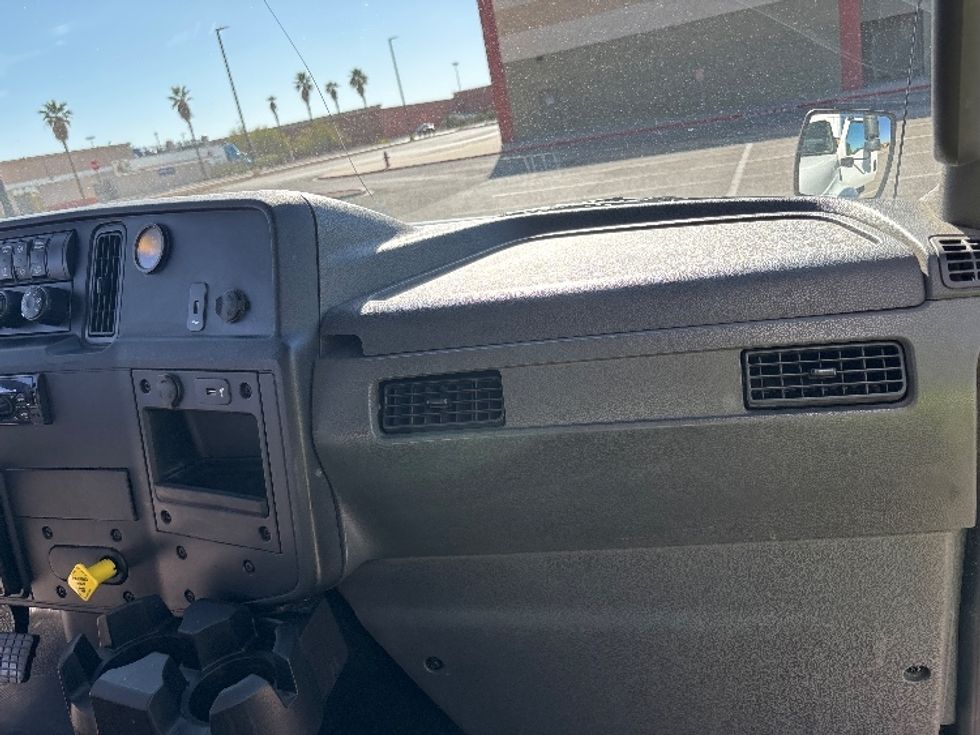 Medium Duty Box Truck-Light and Medium Duty Trucks-International-2020-MV607-El Paso-TX-128,027\n\t\tmiles-$ 56,000 - Image 21