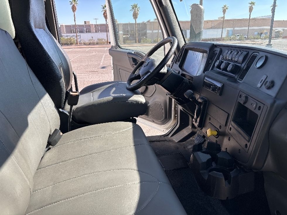 Medium Duty Box Truck-Light and Medium Duty Trucks-International-2020-MV607-El Paso-TX-128,027\n\t\tmiles-$ 56,000 - Image 22