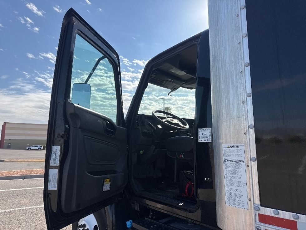 Medium Duty Box Truck-Light and Medium Duty Trucks-International-2020-MV607-El Paso-TX-143,500\n\t\tmiles-$ 52,750 - Image 15