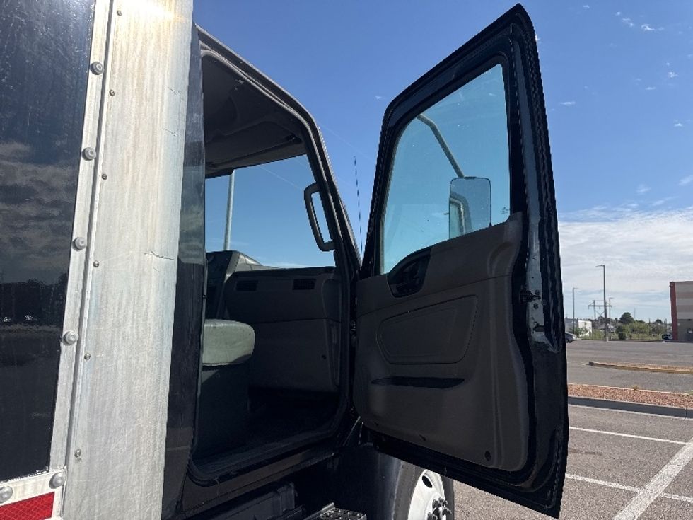 Medium Duty Box Truck-Light and Medium Duty Trucks-International-2020-MV607-El Paso-TX-143,500\n\t\tmiles-$ 52,750 - Image 19