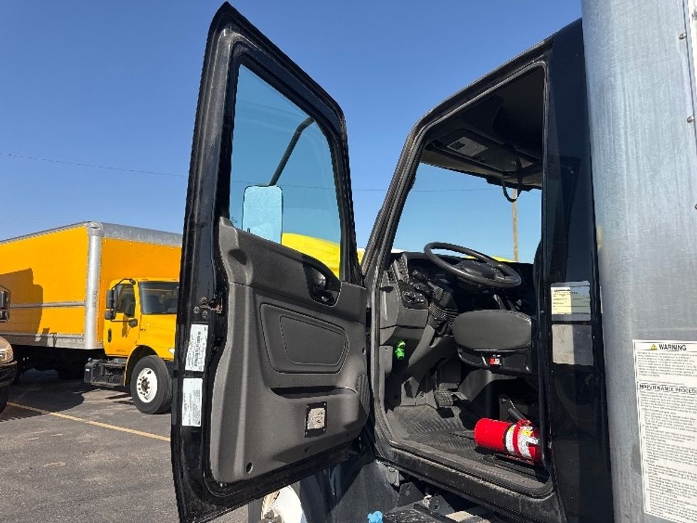 Medium Duty Box Truck-Light and Medium Duty Trucks-International-2020-MV607-El Paso-TX-157,681\n\t\tmiles-$ 51,000 - Image 16