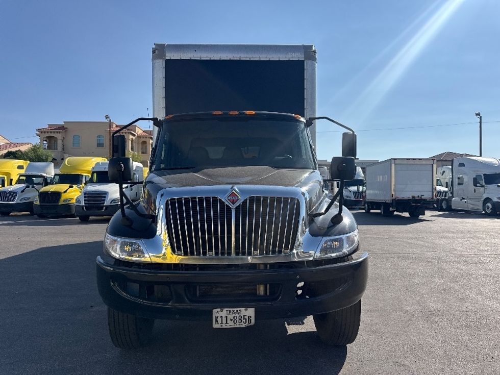 Medium Duty Box Truck-Light and Medium Duty Trucks-International-2020-MV607-El Paso-TX-157,681\n\t\tmiles-$ 51,000 - Image 2