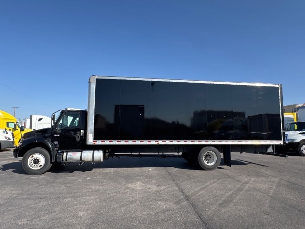 Medium Duty Box Truck-Light and Medium Duty Trucks-International-2020-MV607-El Paso-TX-157,681\n\t\tmiles-$ 51,000 - Image 4