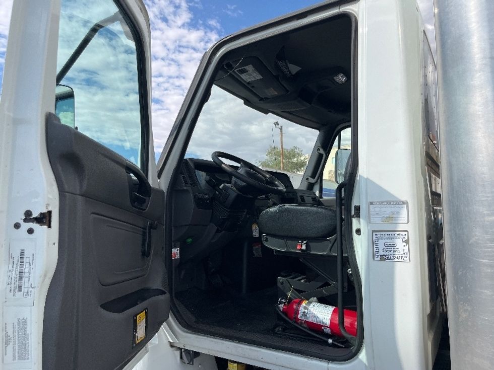 Medium Duty Box Truck-Light and Medium Duty Trucks-International-2020-MV607-El Paso-TX-201,946\n\t\tmiles-$ 47,000 - Image 16