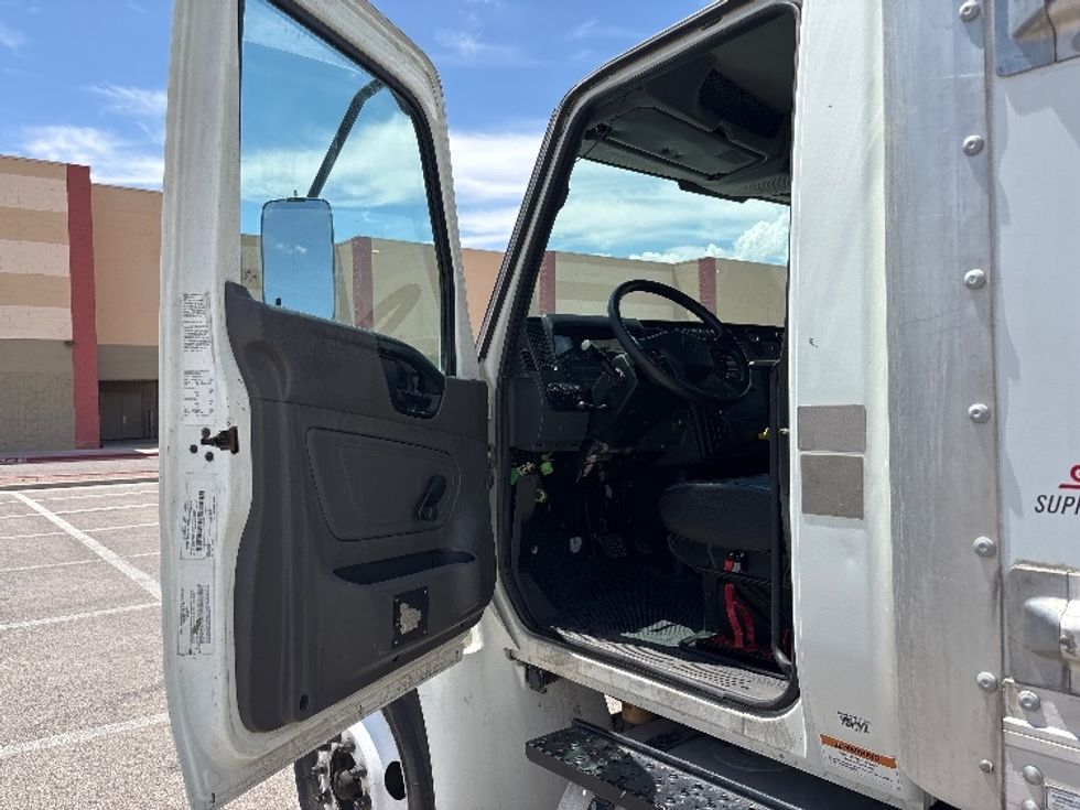Medium Duty Box Truck-Light and Medium Duty Trucks-International-2020-MV607-El Paso-TX-202,588\n\t\tmiles-$ 46,750 - Image 16