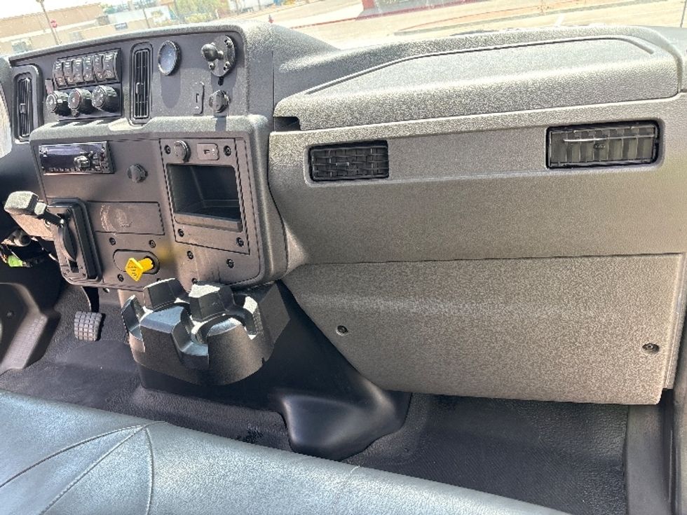 Medium Duty Box Truck-Light and Medium Duty Trucks-International-2020-MV607-El Paso-TX-202,588\n\t\tmiles-$ 46,750 - Image 21