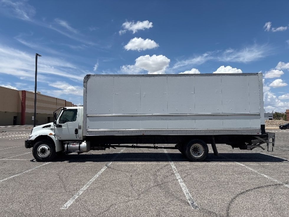 Medium Duty Box Truck-Light and Medium Duty Trucks-International-2020-MV607-El Paso-TX-202,588\n\t\tmiles-$ 46,750 - Image 4