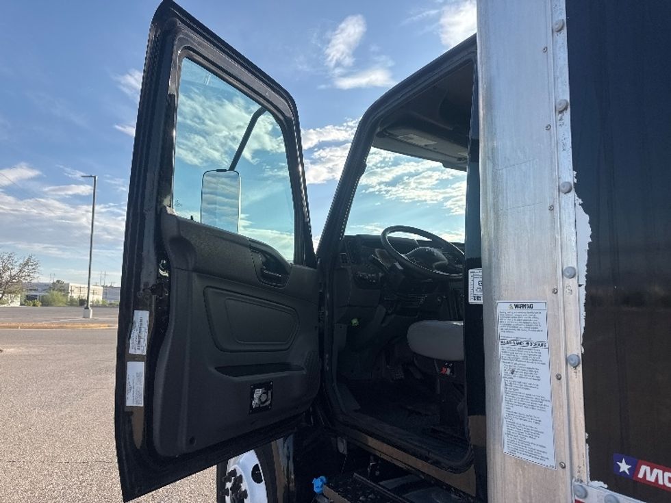 Medium Duty Box Truck-Light and Medium Duty Trucks-International-2020-MV607-El Paso-TX-224,936\n\t\tmiles-$ 40,500 - Image 16