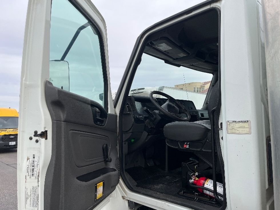 Medium Duty Box Truck-Light and Medium Duty Trucks-International-2020-MV607-El Paso-TX-269,340\n\t\tmiles-$ 34,750 - Image 16