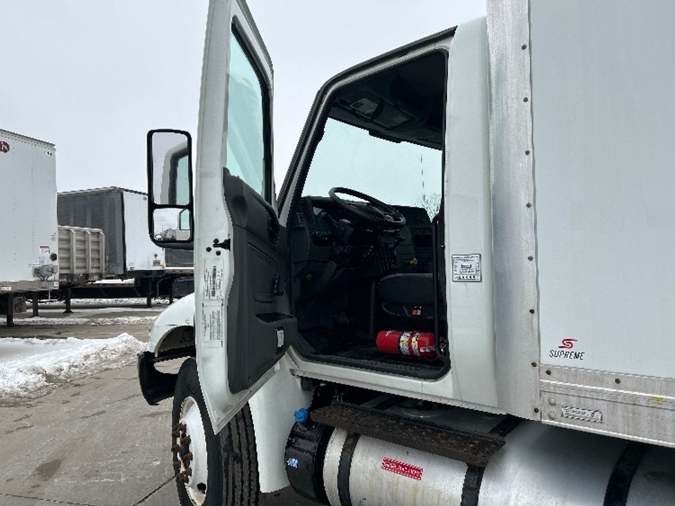 Medium Duty Box Truck-Light and Medium Duty Trucks-International-2020-MV607-Elkhart-IN-142,861\n\t\tmiles-$ 48,500 - Image 15