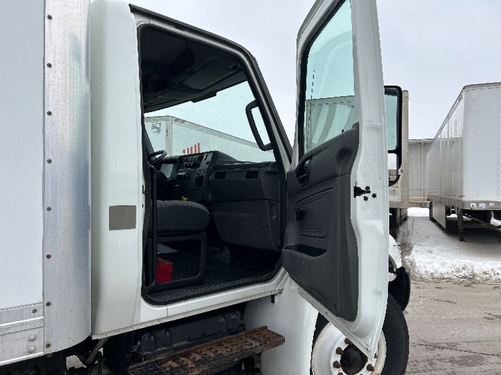 Medium Duty Box Truck-Light and Medium Duty Trucks-International-2020-MV607-Elkhart-IN-142,861\n\t\tmiles-$ 48,500 - Image 18