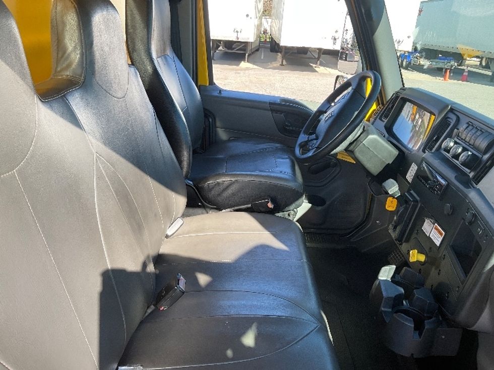 Medium Duty Box Truck-Light and Medium Duty Trucks-International-2020-MV607-Elkhart-IN-168,362\n\t\tmiles-$ 54,000 - Image 22