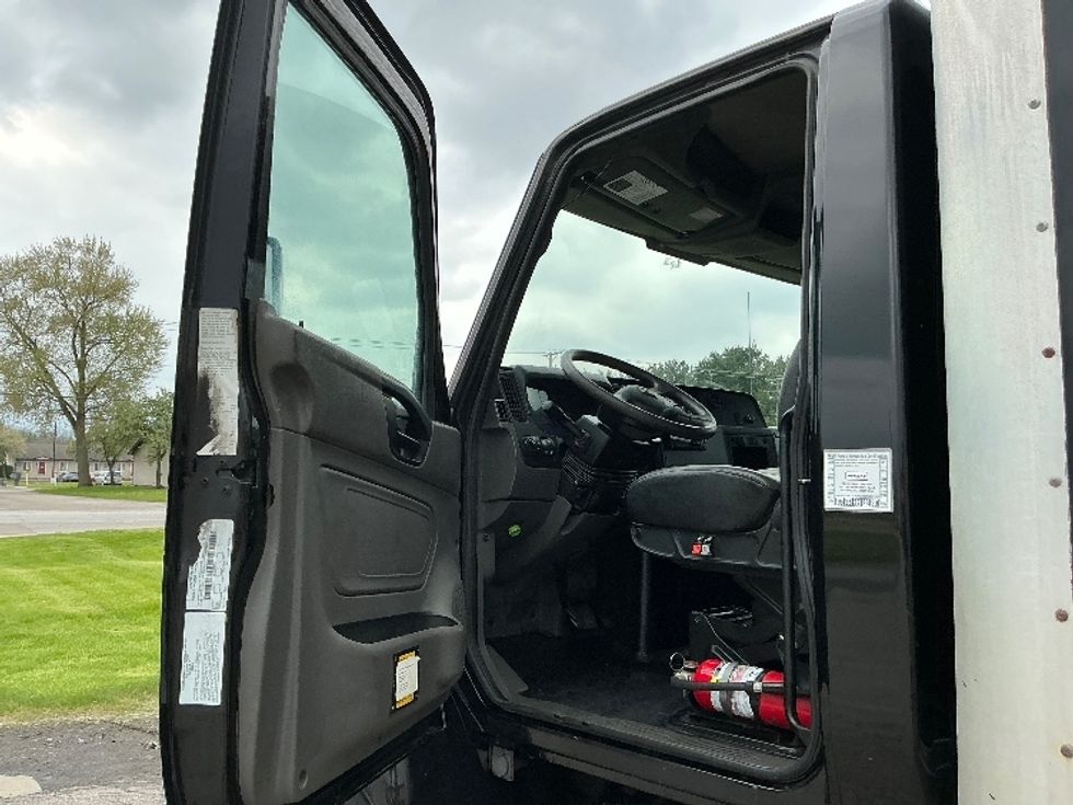 Medium Duty Box Truck-Light and Medium Duty Trucks-International-2020-MV607-Elkhart-IN-188,500\n\t\tmiles-$ 42,500 - Image 14