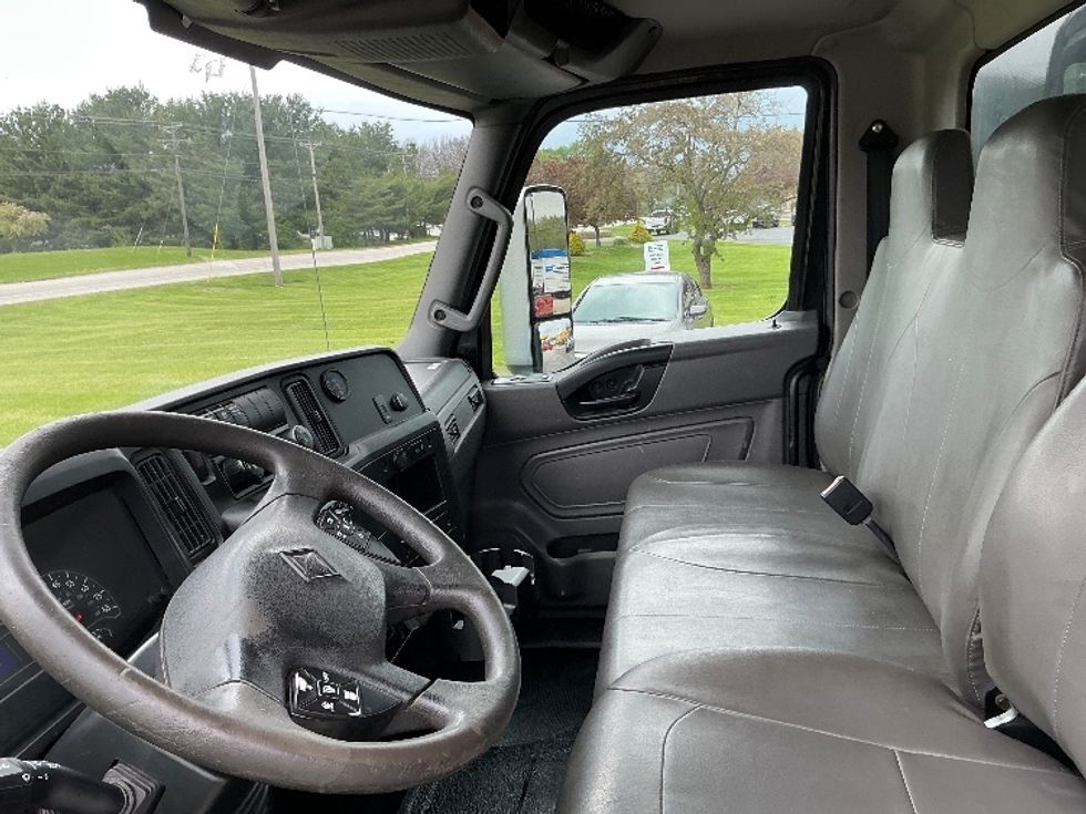 Medium Duty Box Truck-Light and Medium Duty Trucks-International-2020-MV607-Elkhart-IN-188,500\n\t\tmiles-$ 42,500 - Image 17
