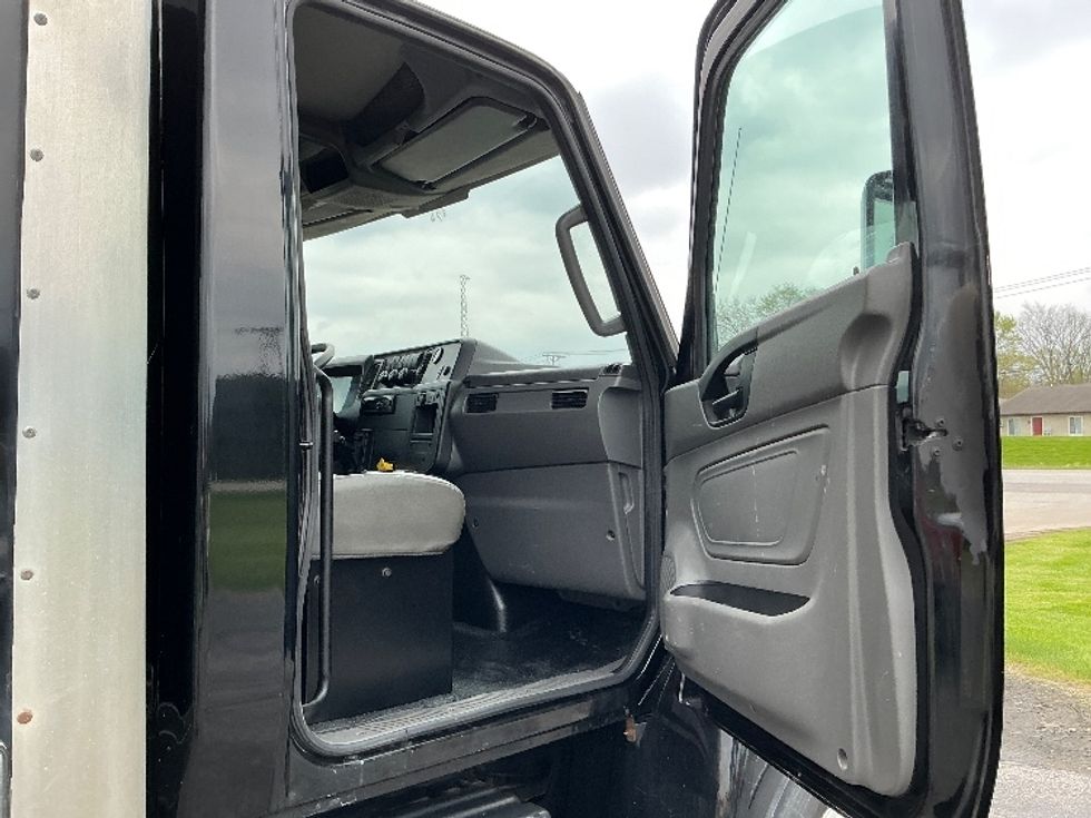 Medium Duty Box Truck-Light and Medium Duty Trucks-International-2020-MV607-Elkhart-IN-188,500\n\t\tmiles-$ 42,500 - Image 18