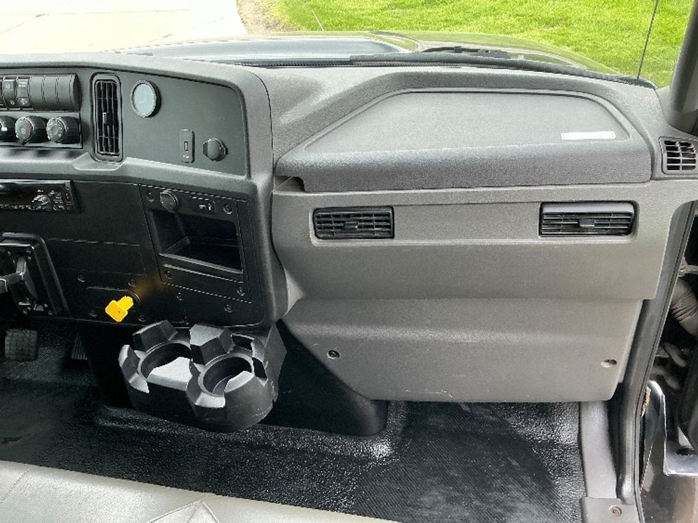 Medium Duty Box Truck-Light and Medium Duty Trucks-International-2020-MV607-Elkhart-IN-188,500\n\t\tmiles-$ 42,500 - Image 19