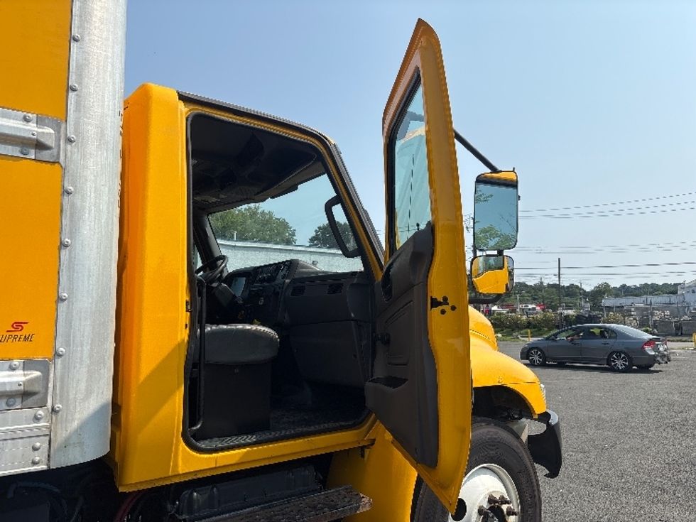 Medium Duty Box Truck-Light and Medium Duty Trucks-International-2020-MV607-Elmsford-NY-140,523\n\t\tmiles-$ 60,750 - Image 20