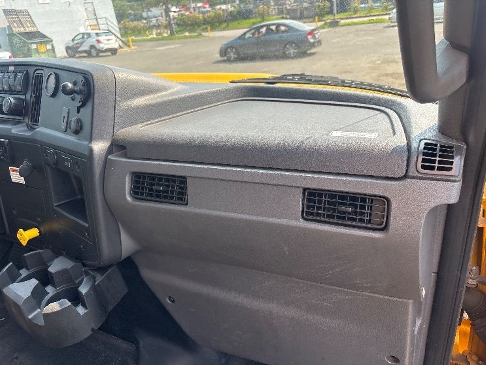 Medium Duty Box Truck-Light and Medium Duty Trucks-International-2020-MV607-Elmsford-NY-140,523\n\t\tmiles-$ 60,750 - Image 21