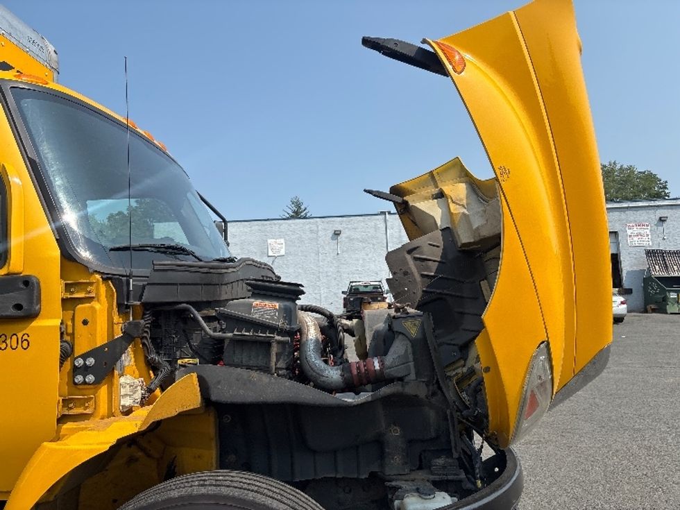 Medium Duty Box Truck-Light and Medium Duty Trucks-International-2020-MV607-Elmsford-NY-140,523\n\t\tmiles-$ 60,750 - Image 23