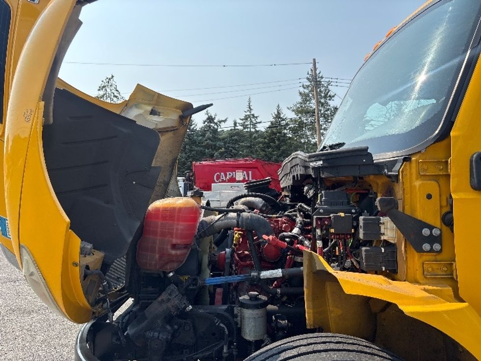 Medium Duty Box Truck-Light and Medium Duty Trucks-International-2020-MV607-Elmsford-NY-140,523\n\t\tmiles-$ 60,750 - Image 24