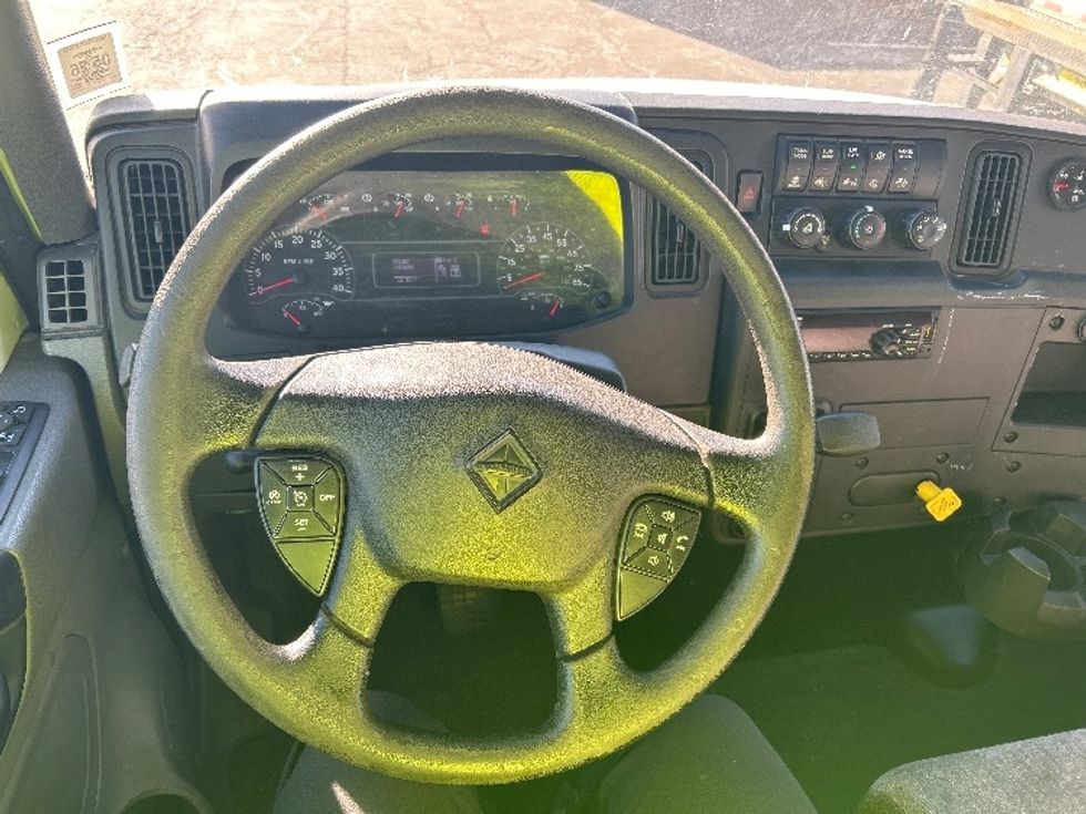 Medium Duty Box Truck-Light and Medium Duty Trucks-International-2020-MV607-Elmsford-NY-143,117\n\t\tmiles-$ 56,000 - Image 17