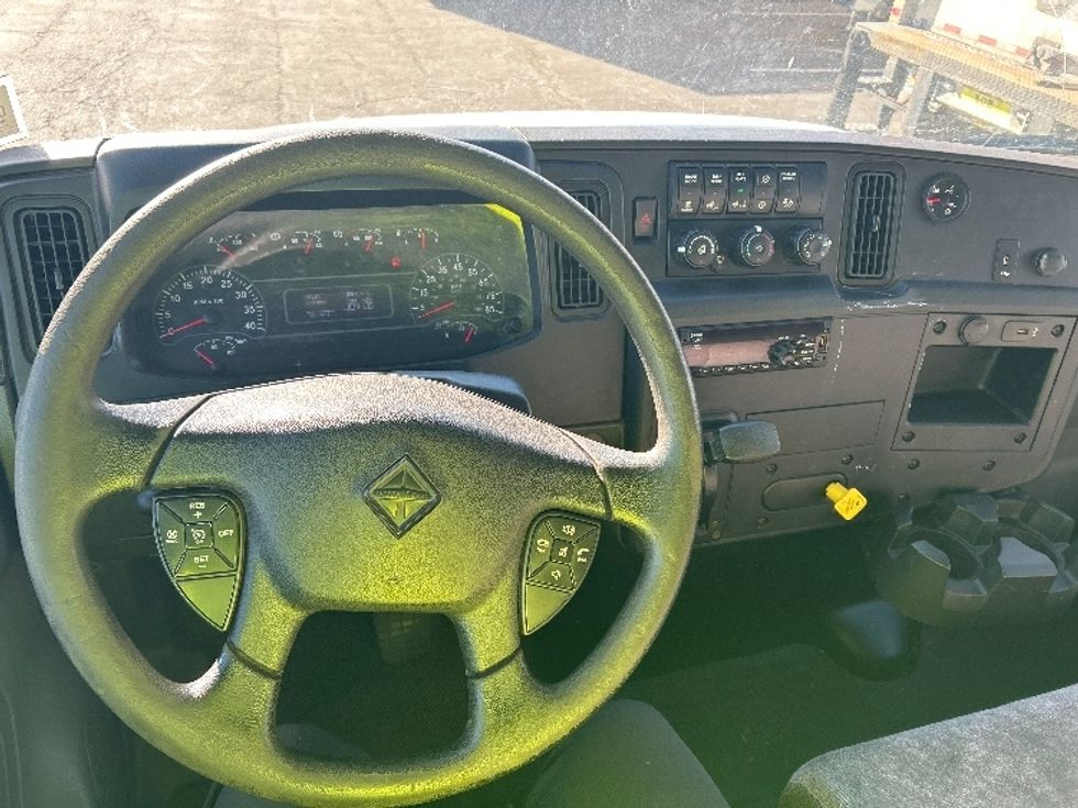 Medium Duty Box Truck-Light and Medium Duty Trucks-International-2020-MV607-Elmsford-NY-143,117\n\t\tmiles-$ 56,000 - Image 18