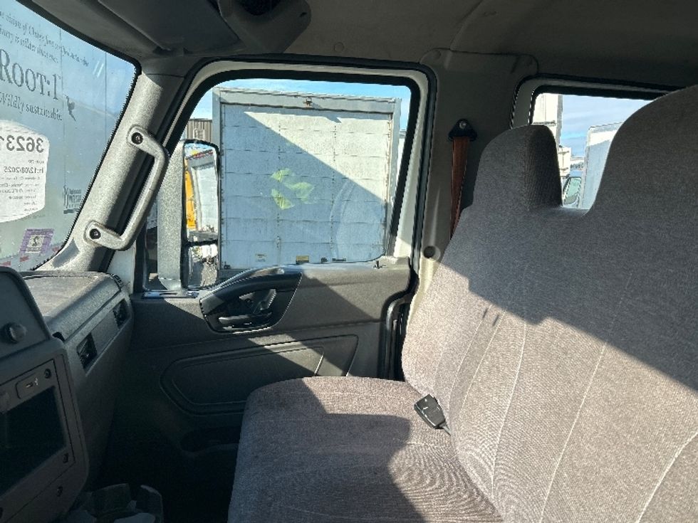 Medium Duty Box Truck-Light and Medium Duty Trucks-International-2020-MV607-Elmsford-NY-143,117\n\t\tmiles-$ 56,000 - Image 19