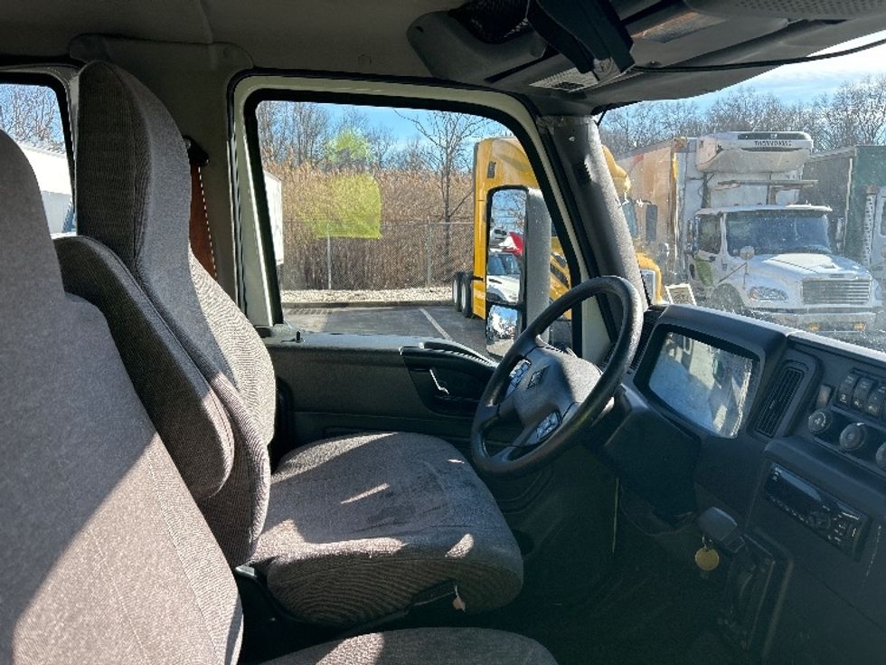 Medium Duty Box Truck-Light and Medium Duty Trucks-International-2020-MV607-Elmsford-NY-143,117\n\t\tmiles-$ 56,000 - Image 22