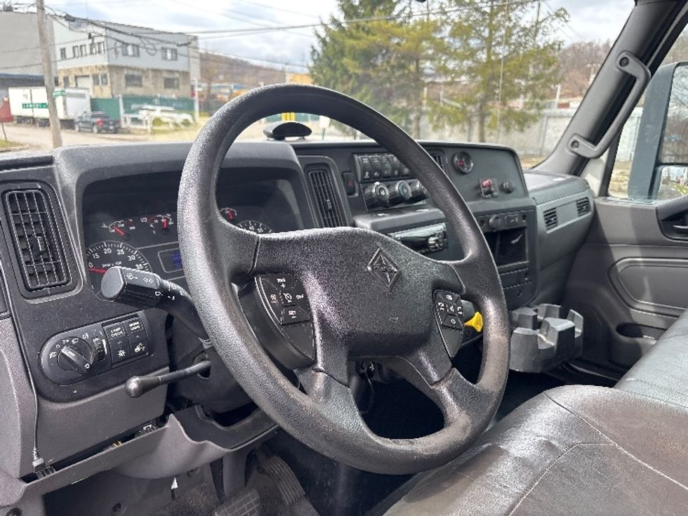 Medium Duty Box Truck-Light and Medium Duty Trucks-International-2020-MV607-Elmsford-NY-252,490\n\t\tmiles-$ 35,000 - Image 17