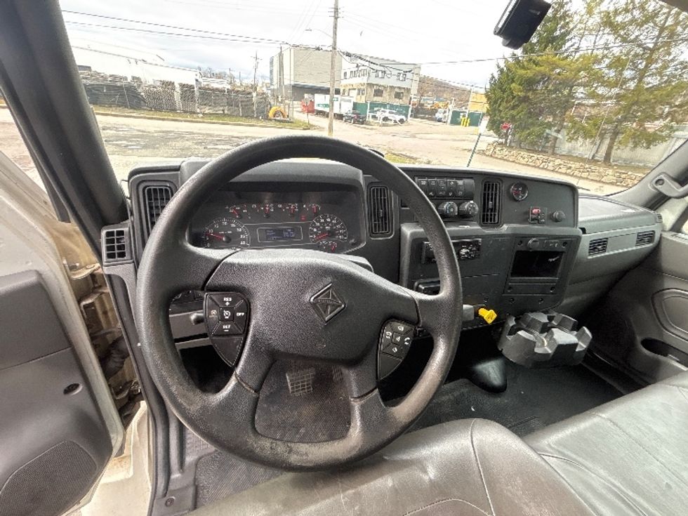 Medium Duty Box Truck-Light and Medium Duty Trucks-International-2020-MV607-Elmsford-NY-252,490\n\t\tmiles-$ 35,000 - Image 18