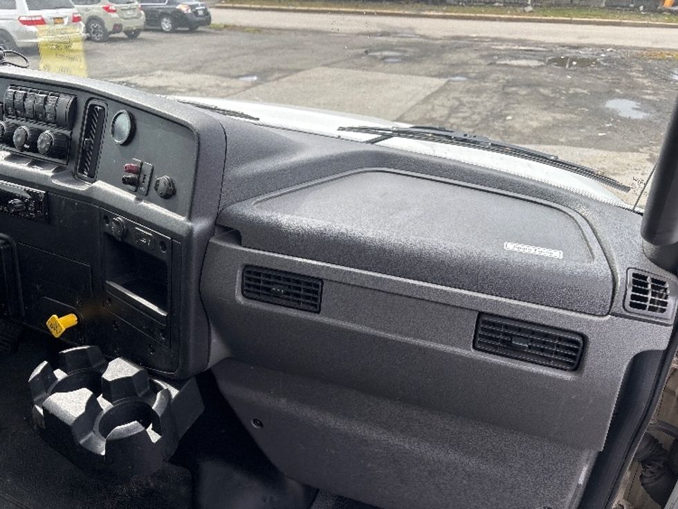 Medium Duty Box Truck-Light and Medium Duty Trucks-International-2020-MV607-Elmsford-NY-252,490\n\t\tmiles-$ 35,000 - Image 21