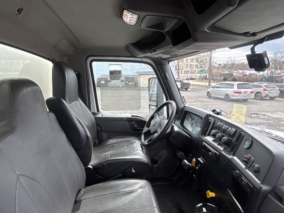 Medium Duty Box Truck-Light and Medium Duty Trucks-International-2020-MV607-Elmsford-NY-252,490\n\t\tmiles-$ 35,000 - Image 22