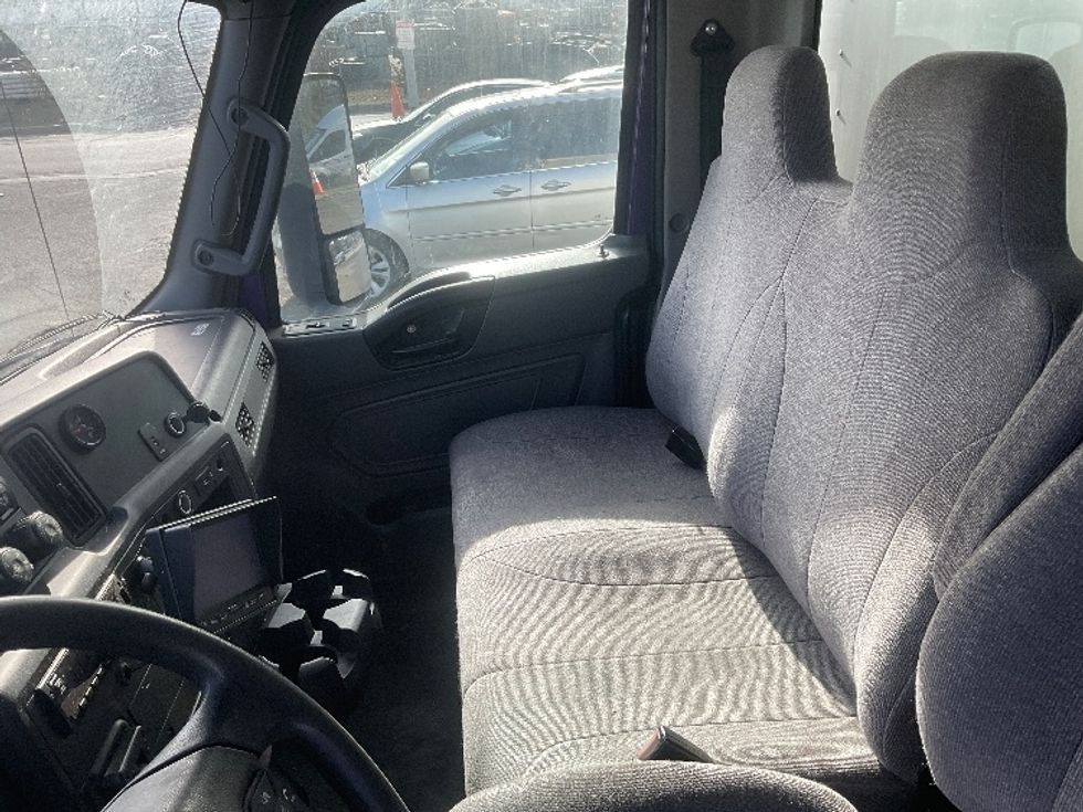 Medium Duty Box Truck-Light and Medium Duty Trucks-International-2020-MV607-Elmsford-NY-259,211\n\t\tmiles-$ 43,250 - Image 19