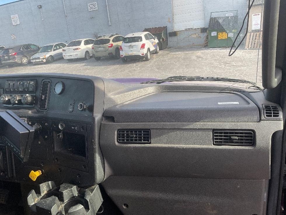 Medium Duty Box Truck-Light and Medium Duty Trucks-International-2020-MV607-Elmsford-NY-259,211\n\t\tmiles-$ 43,250 - Image 21
