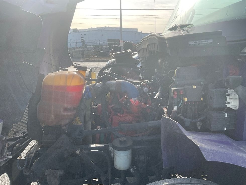 Medium Duty Box Truck-Light and Medium Duty Trucks-International-2020-MV607-Elmsford-NY-259,211\n\t\tmiles-$ 43,250 - Image 24