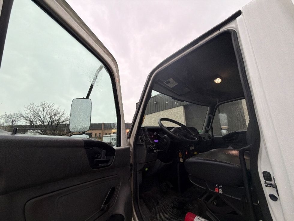 Medium Duty Box Truck-Light and Medium Duty Trucks-International-2020-MV607-Essex-MD-271,141\n\t\tmiles-$ 30,750 - Image 16