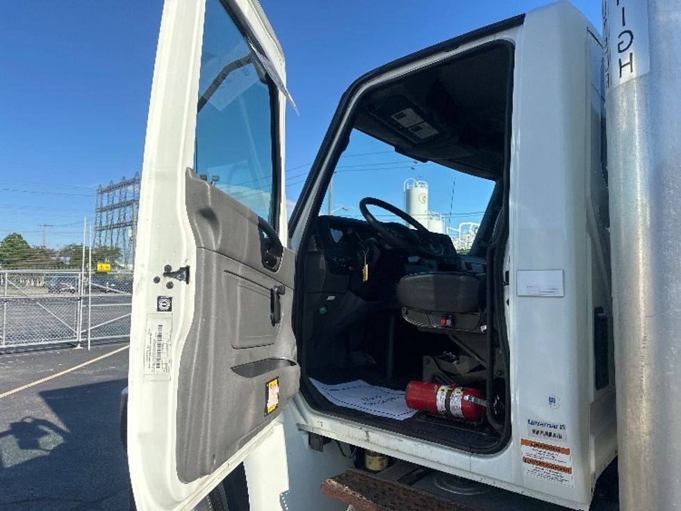 Medium Duty Box Truck-Light and Medium Duty Trucks-International-2020-MV607-Etobicoke-ON-221,268\n\t\tkm-$ 56,000 - Image 16
