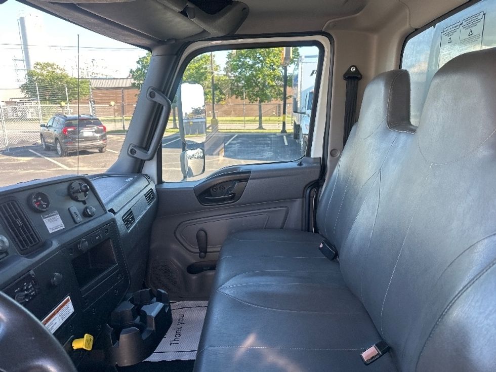 Medium Duty Box Truck-Light and Medium Duty Trucks-International-2020-MV607-Etobicoke-ON-221,268\n\t\tkm-$ 56,000 - Image 19