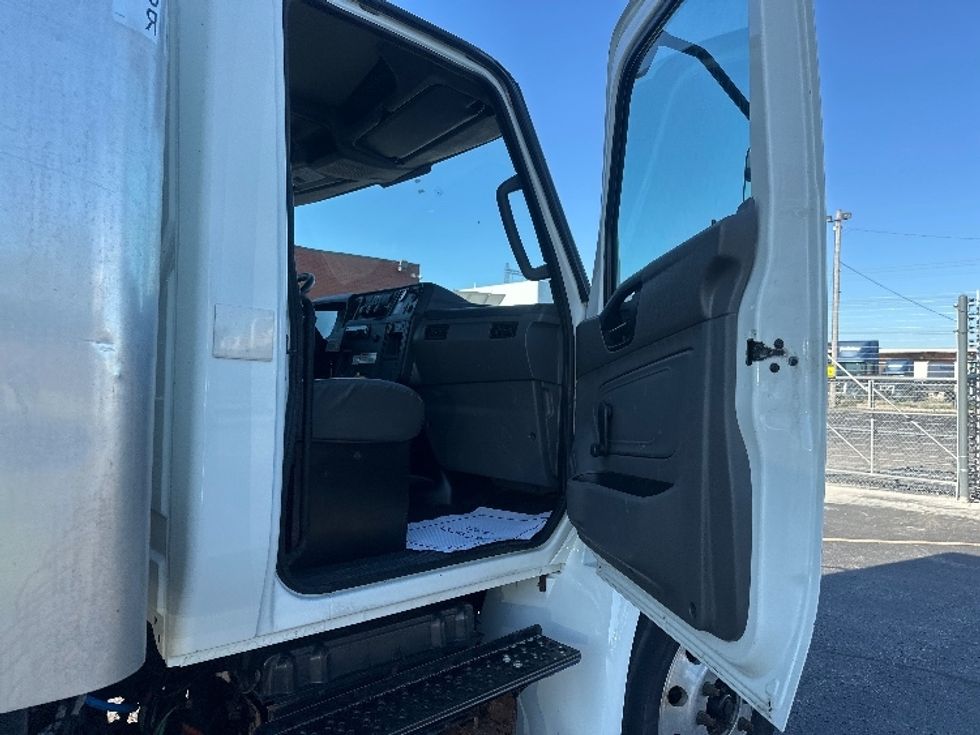 Medium Duty Box Truck-Light and Medium Duty Trucks-International-2020-MV607-Etobicoke-ON-221,268\n\t\tkm-$ 56,000 - Image 20