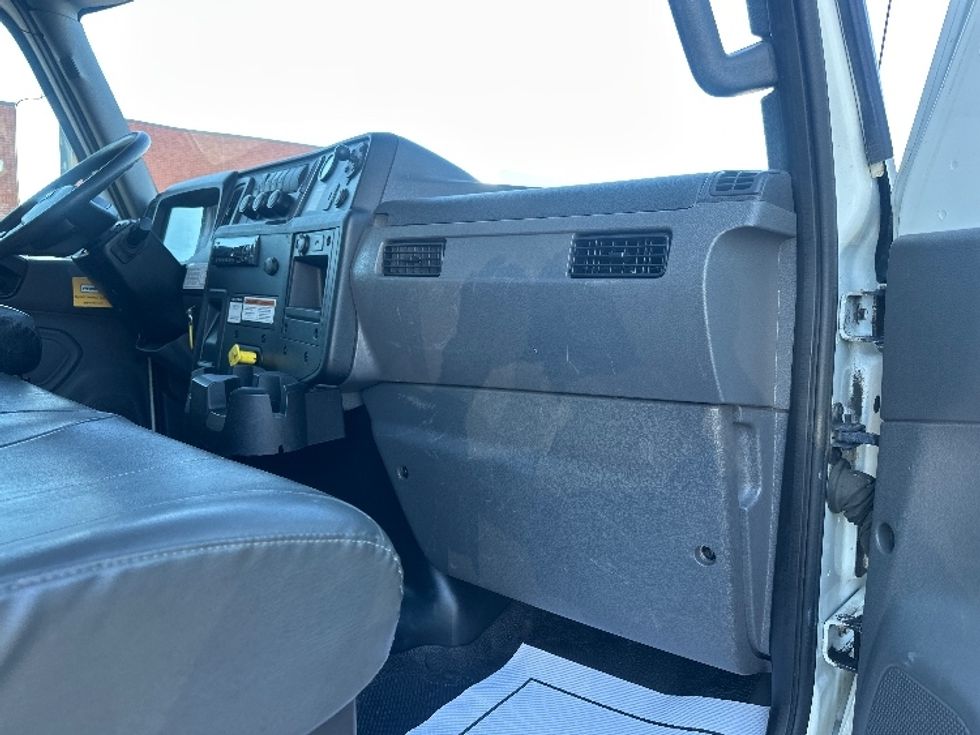 Medium Duty Box Truck-Light and Medium Duty Trucks-International-2020-MV607-Etobicoke-ON-221,268\n\t\tkm-$ 56,000 - Image 21