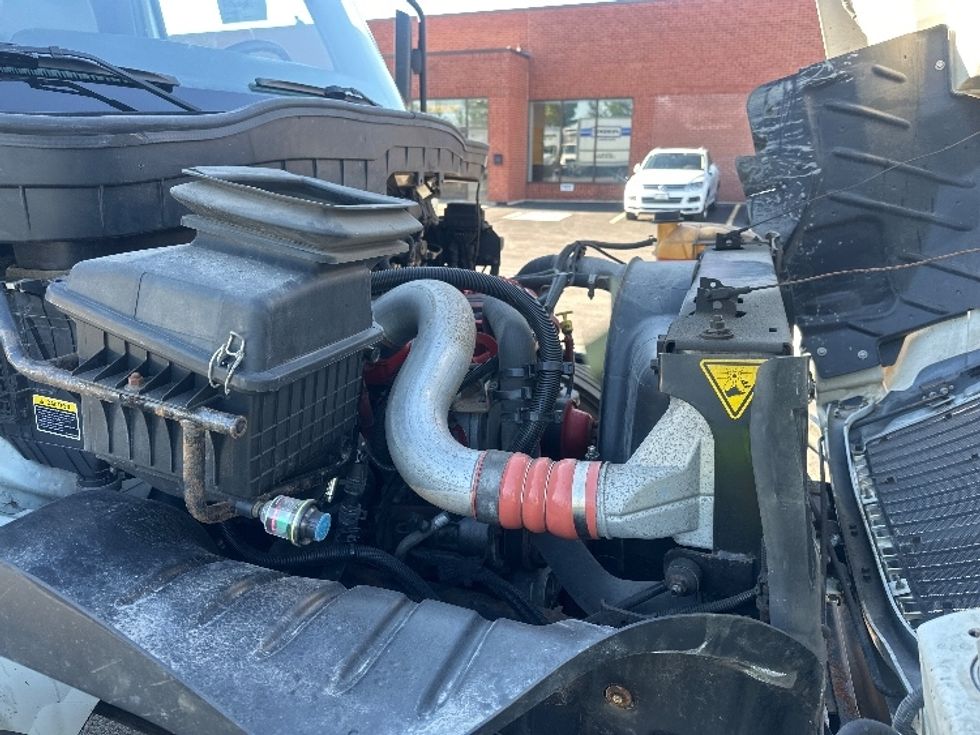 Medium Duty Box Truck-Light and Medium Duty Trucks-International-2020-MV607-Etobicoke-ON-221,268\n\t\tkm-$ 56,000 - Image 23