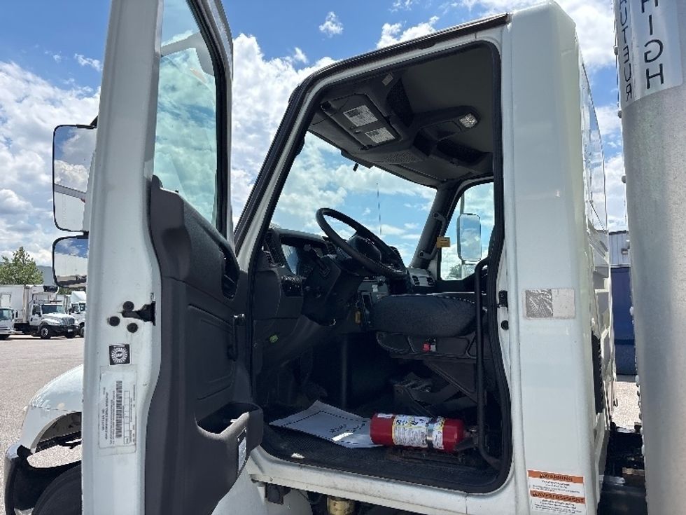 Medium Duty Box Truck-Light and Medium Duty Trucks-International-2020-MV607-Etobicoke-ON-298,173\n\t\tkm-$ 48,000 - Image 14