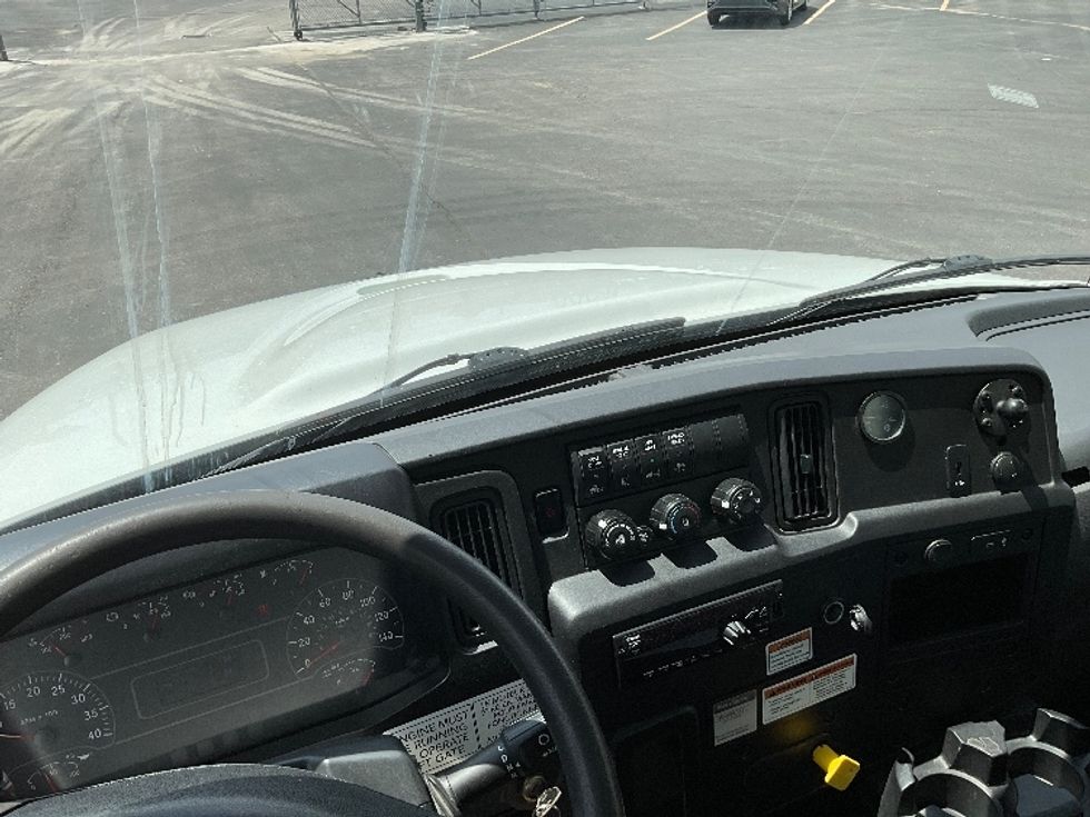 Medium Duty Box Truck-Light and Medium Duty Trucks-International-2020-MV607-Etobicoke-ON-298,173\n\t\tkm-$ 48,000 - Image 15
