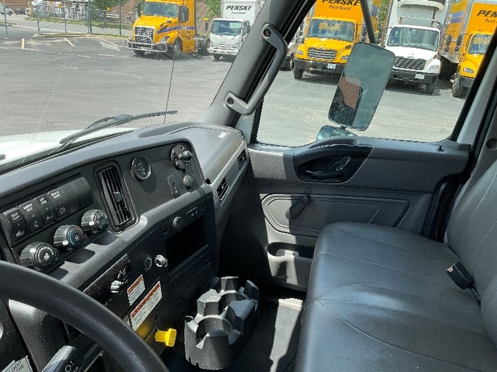Medium Duty Box Truck-Light and Medium Duty Trucks-International-2020-MV607-Etobicoke-ON-298,173\n\t\tkm-$ 48,000 - Image 16