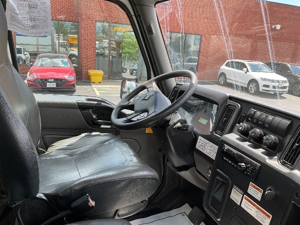 Medium Duty Box Truck-Light and Medium Duty Trucks-International-2020-MV607-Etobicoke-ON-298,173\n\t\tkm-$ 48,000 - Image 19