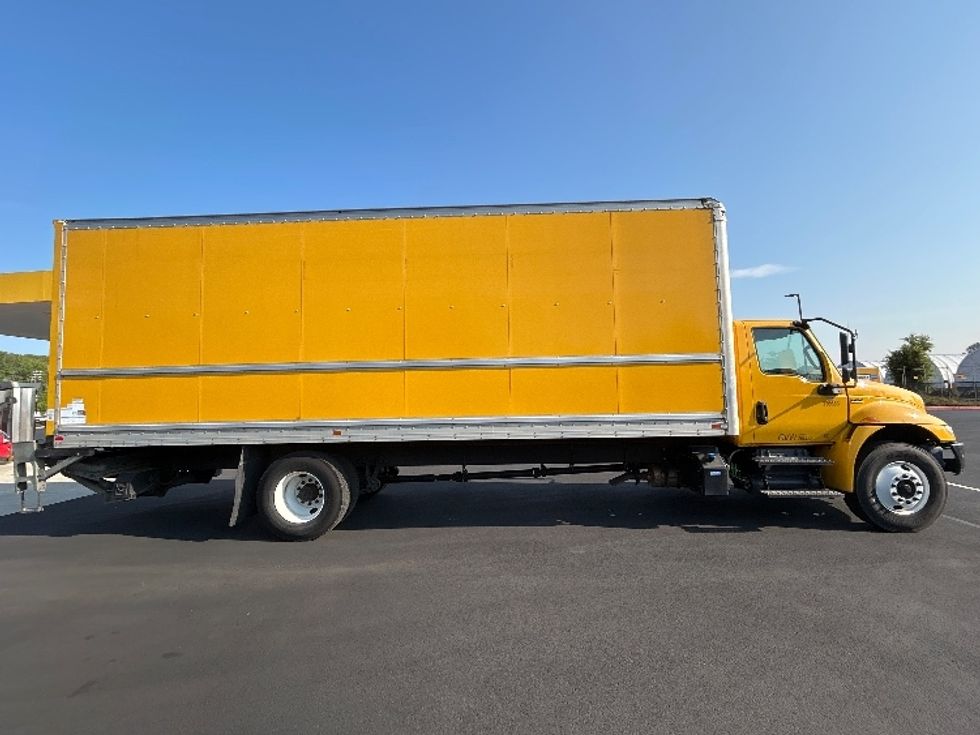 Medium Duty Box Truck-Light and Medium Duty Trucks-International-2020-MV607-Everett-WA-110,181\n\t\tmiles-$ 63,000 - Image 15