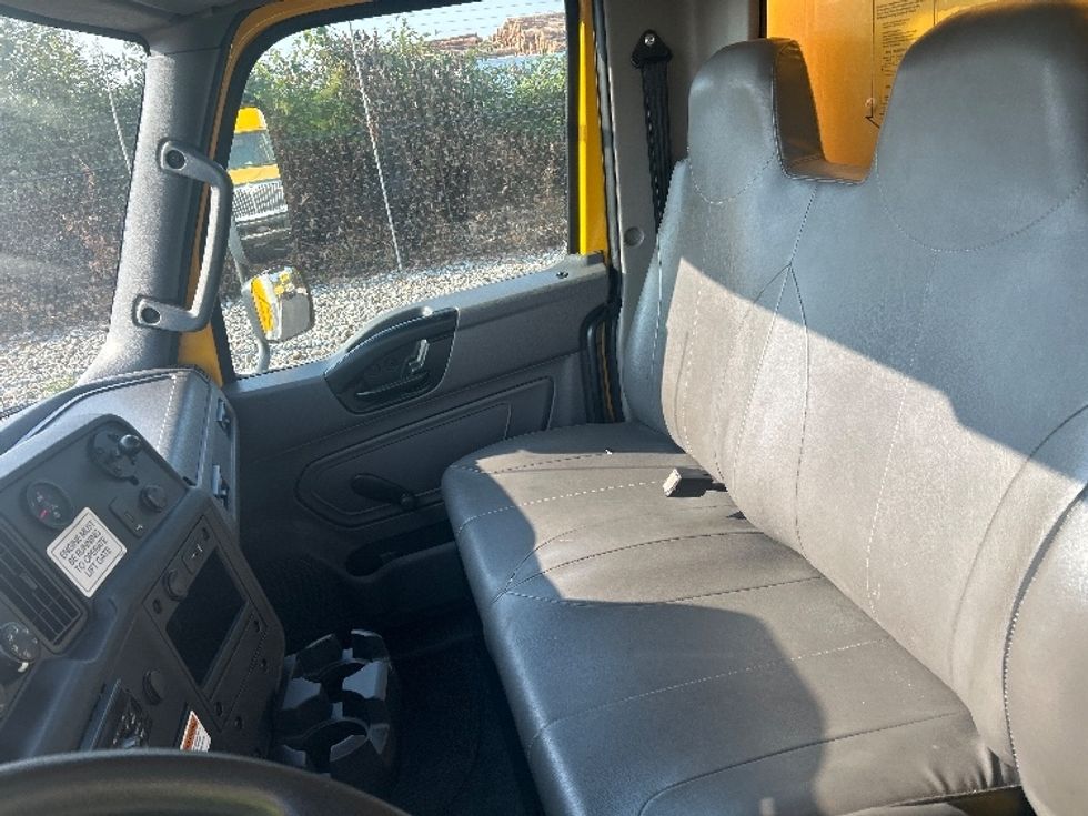 Medium Duty Box Truck-Light and Medium Duty Trucks-International-2020-MV607-Everett-WA-110,181\n\t\tmiles-$ 63,000 - Image 19
