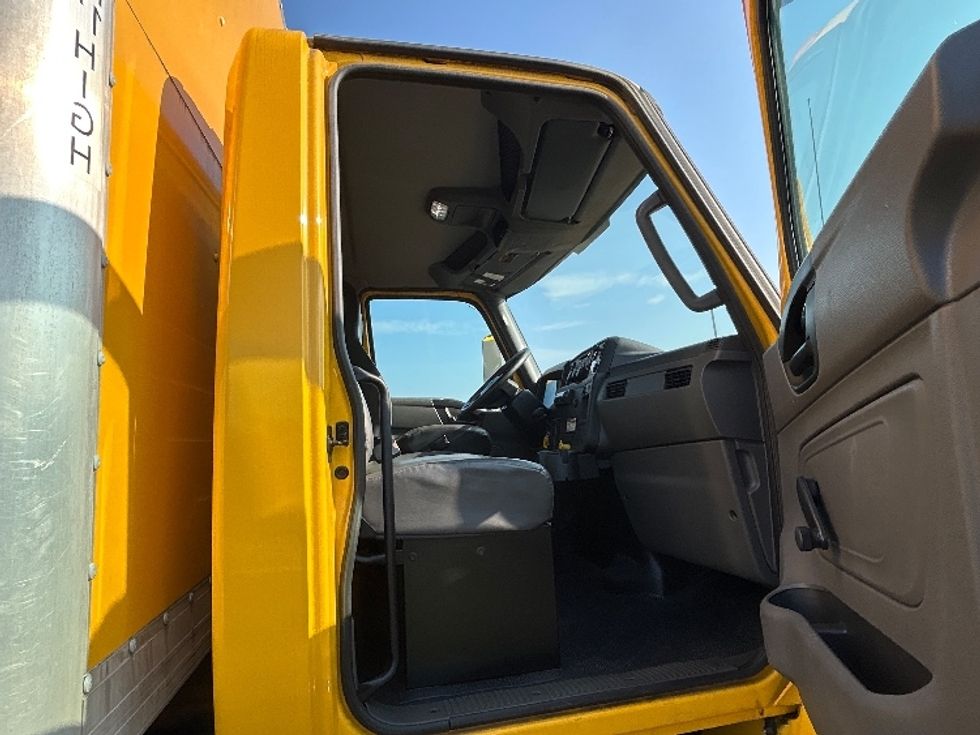 Medium Duty Box Truck-Light and Medium Duty Trucks-International-2020-MV607-Everett-WA-110,181\n\t\tmiles-$ 63,000 - Image 20