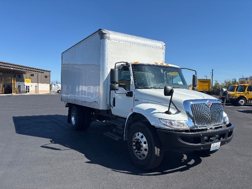 Medium Duty Box Truck-Light and Medium Duty Trucks-International-2020-MV607-Everett-WA-151,487\n\t\tmiles-$ 43,750 - Image 1
